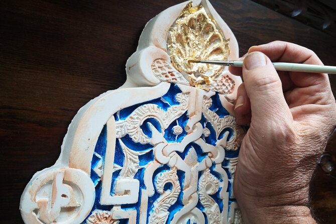 2 hours Craft workshop "The Alhambra with your hands" - Inside the studio: tools, materials, and patient instruction