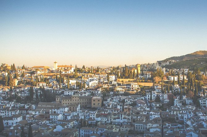 4 neighborhoods 4 cultures. Half day private tour in Granada - Entering Granada at Fuente de los Gigantones