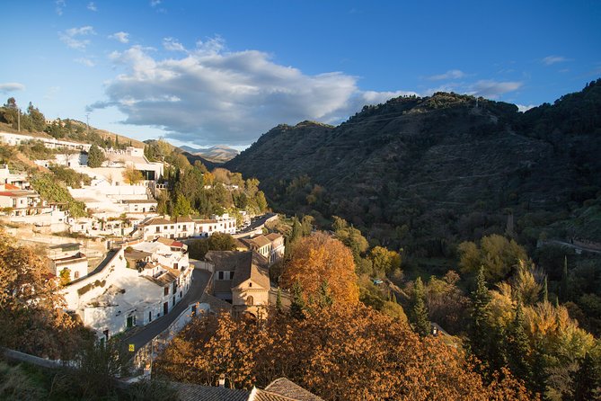 4 neighborhoods 4 cultures. Half day private tour in Granada - Mirador de San Nicolás: Short Stop, Big Payoff