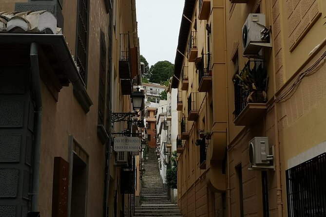 Albaicín and Sacromonte Sunset tour + Flamenco show - Sacromonte cave-houses: why the neighborhood feels different at sunset