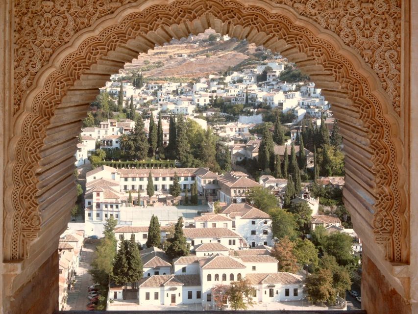 Albaicín & Sacromonte: Tour with Flamenco Show - Alhambra Views You Earn, Plus the Legends That Explain Them