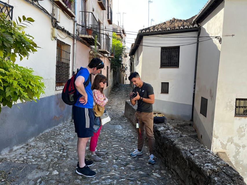 Albayzín: Granada's Albayzín Tour with Food Tasting - Granada’s Albayzín on foot, with Arab culture woven into the route