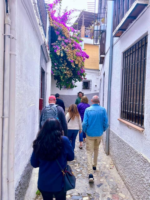 Albayzín: Granada's Albayzín Tour with Food Tasting - Plaza de San Nicolás, Carmen de los Geranios, and the quiet cultural pause