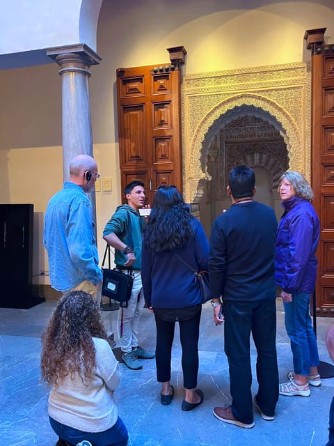 Albayzín: Granada's Albayzín Tour with Food Tasting - Guides, languages, and why Nacho’s energy shows up in the experience