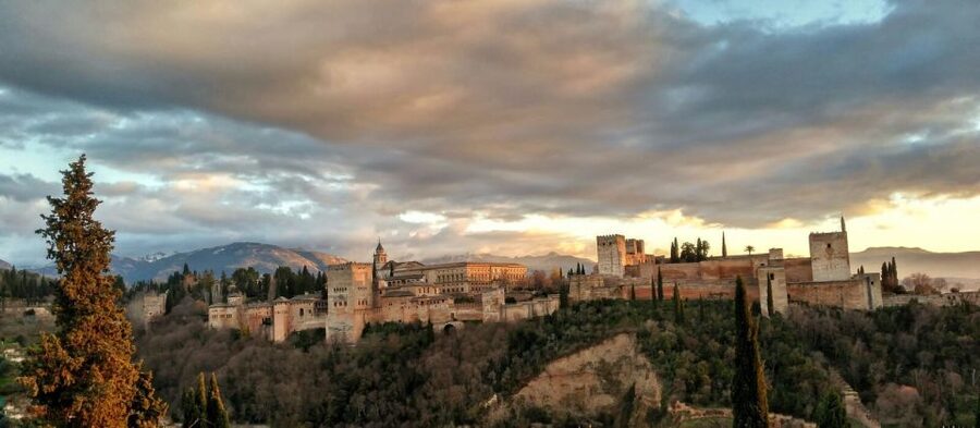 Alhambra and Nasrid Palaces and Local Food Experience - What you should know before you go