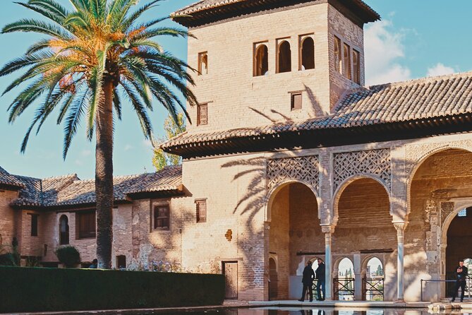 Alhambra and Nasrid Palaces: Skip-the-line Ticket and Local Guide - Nasrid Palaces: The Part Everyone Fights For