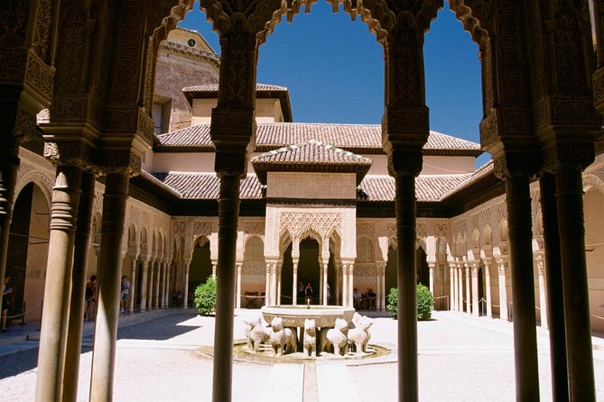 Alhambra &Charles Palace Guided Tour with Optional Nasrid Palaces - Priority access and that first climb to the Alhambra