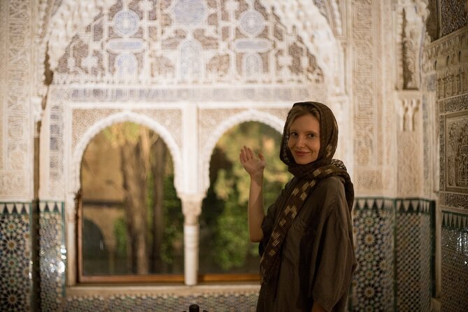 Alhambra Day or Night Private Tour - Generalife Time: Gardens and the Sultans’ Summer Residence