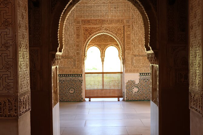 Alhambra Exclusive Tour with Tickets - Skip-the-line tickets and timing: making the 3 hours count