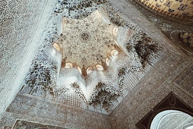 Alhambra Experience – Explore Nasrid Palaces & Generalife Gardens - Your route through the Alhambra complex, Nasrid Palaces, and Generalife