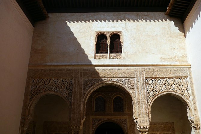 Alhambra&Generalife, Albaicín & Sacromonte Private Tour - Albaicín on foot: baths, mansions, and a neighborhood that rewards wandering