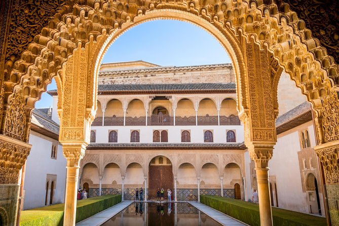 Alhambra & Generalife: Exclusive 3-Hour Private Tour with Tickets Included - Stop 1, The Alhambra: the “palatial city” you can finally understand