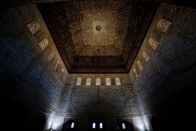 Alhambra & Generalife: Exclusive 3-Hour Private Tour with Tickets Included - Where you start: Patronato de la Alhambra y el Generalife