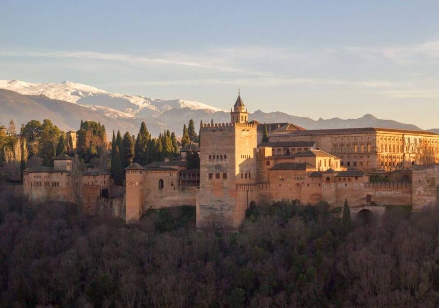 Alhambra & Generalife: Exclusive 3 hours Private Tour - A 3-hour private tour inside the Alhambra makes sense