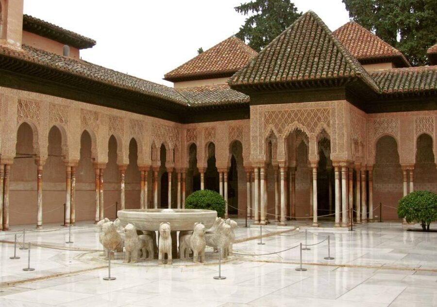 Alhambra & Generalife: Exclusive 3 hours Private Tour - Nasrid Palaces: royal residence details that you will actually understand