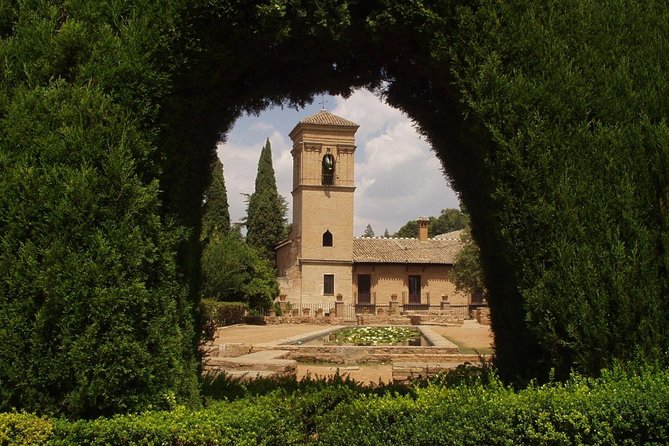 Alhambra & Generalife Skip the Line Premium Tour including Nasrid Palaces - Generalife gardens: a calmer pace after the palaces