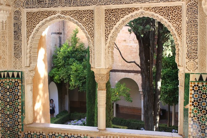 Alhambra & Generalife Skip the Line Premium Tour including Nasrid Palaces - Alcazaba fortress: short visit, big payoff in layout and views