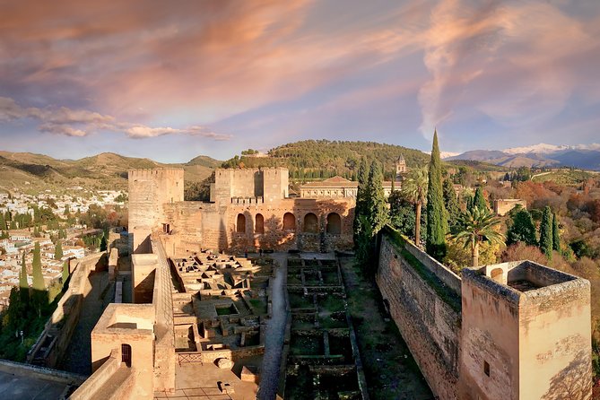 Alhambra & Generalife Skip the line Small Group including Nasrid Palaces - Key Points Worth Your Time