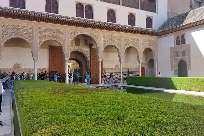 Alhambra Guided Tour, Nasrid Palaces and Generalife - Entering The Alhambra Without Burning Your Time