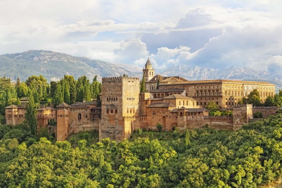 Alhambra Guided Tour with Fast-Track Entry - Alhambra in 3 hours with fast-track entry and headphones