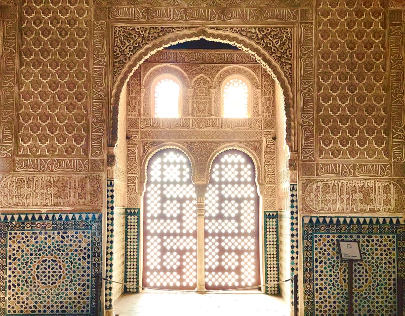 Alhambra: Guided Tour with Fast-Track Entry - Your guide matters more than you think
