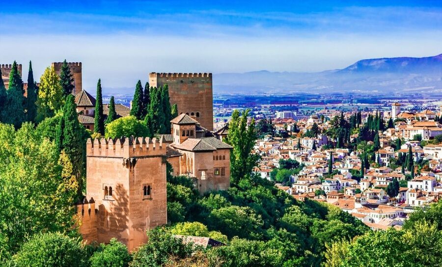 Alhambra Guided Tour with Fast-Track Entry - Palace of Charles V stop: comparing eras in 10 minutes