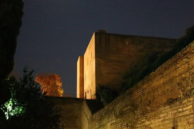 Alhambra Legend Tour - Start at Pilar del Toro, Finish on Paseo de los Tristes