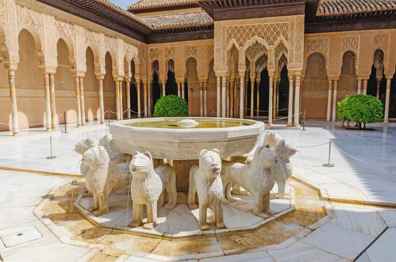 Alhambra & Nasrid Palace: Private Tour with Tickets - Alcazaba: the fortress mindset behind the Alhambra layout