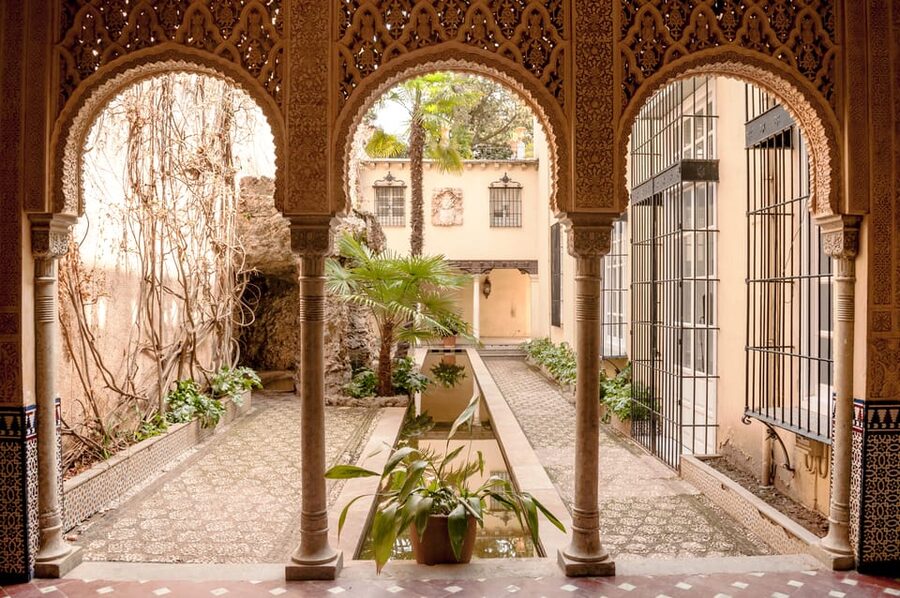 Alhambra & Nasrid Palace: Private Tour with Tickets - Guides matter: what the best French and Italian tours get right