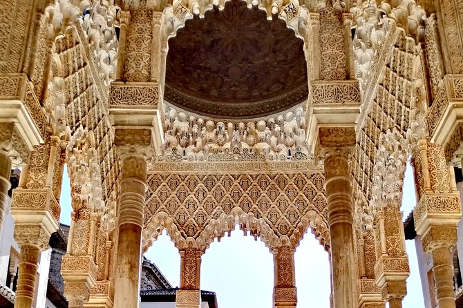 Alhambra Private Tour: Nasrid Palaces and Generalife - Logistics inside Granada: pickup, public transit, and moderate walking
