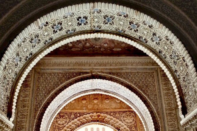 Alhambra Private Tour: Nasrid Palaces and Generalife - Timing strategy: early start matters at the Alhambra