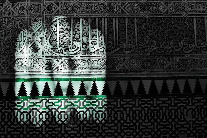 Alhambra Private Tour: Secrets of the Alhambra - Palace of Carlos V: the Renaissance contrast and the museum break
