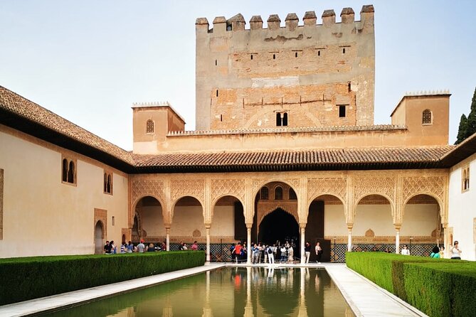 Alhambra Private Tour with Tickets to the Nasrid Palaces - Key points worth knowing