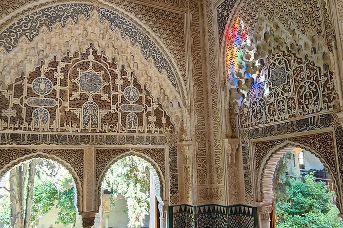 Alhambra Private Tour with Tickets to the Nasrid Palaces - A private Alhambra tour that actually uses your time