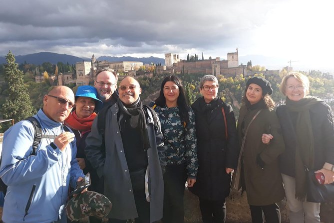 Alhambra: Skip-the-Line to Nasrid Palaces & Generalife - Nasrid Palaces with a guide: history context you can actually use