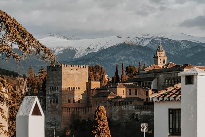 Alhambra: Small Group Tour with Local Guide & Admission - Key highlights you will feel immediately