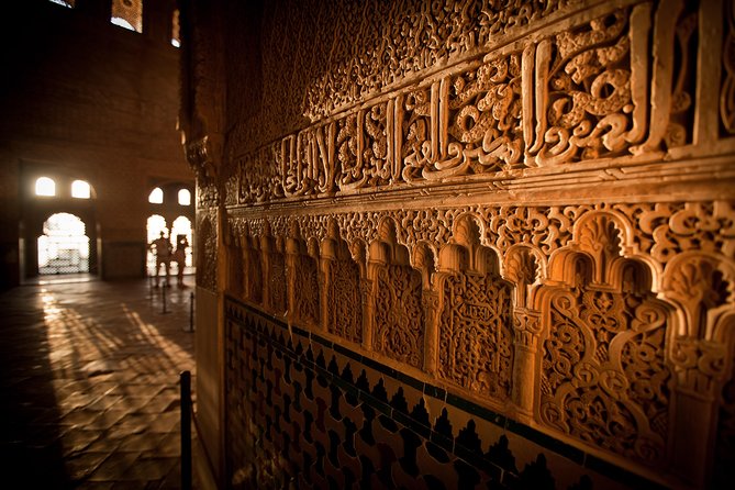 Alhambra: Small Group Tour with Local Guide & Admission - Generalife Gardens: the sultan’s summer palace and water play