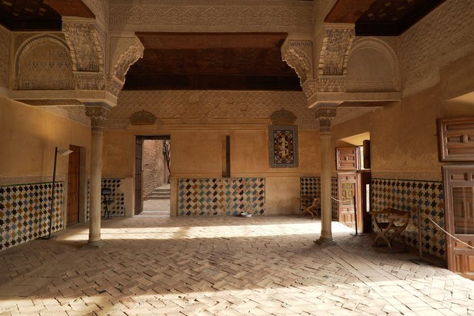 Alhambra: Small Group Tour with Local Guide & Admission - How long it really takes, and why it can feel either perfect or rushed