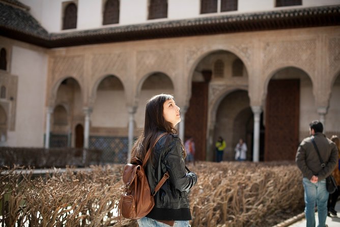 Alhambra Tour and Nazaries Palaces with Hammam Massage Experience - Walking comfort and headset fit: the small things that can make or break it