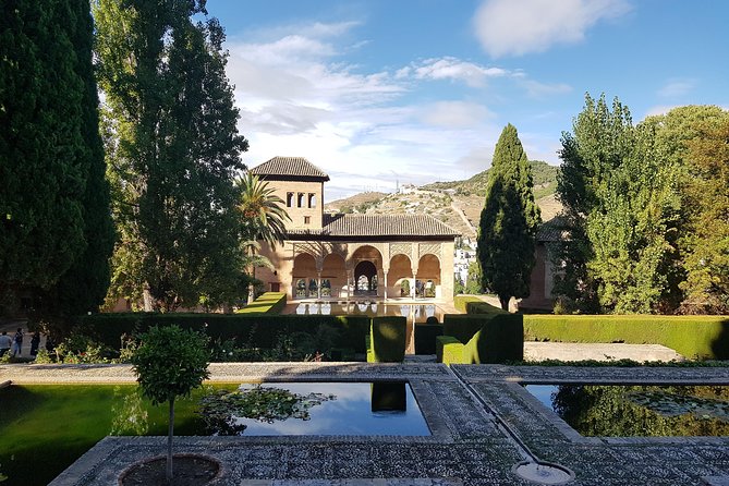 Alhambra Tour :Generalife Gardens ,Palaces and towers.Skiptheline - Key highlights to look forward to