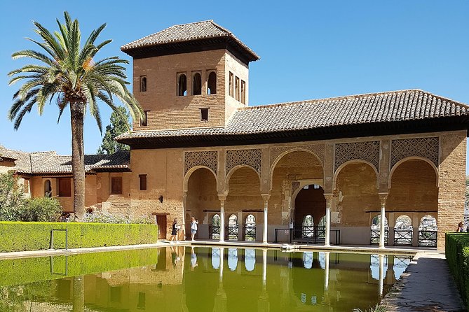 Alhambra Tour :Generalife Gardens ,Palaces and towers.Skiptheline - Booking timing and what the small-group limit means for your day