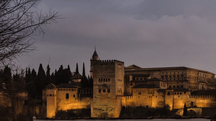 Alhambra: Tour Leyendas de la Alhambra - Start at the Pilar del Toro, then build the story toward the gates