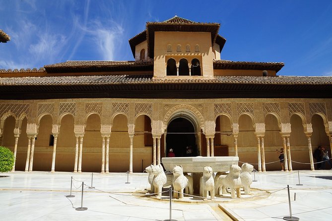 Alhambra Tour & ticket: Nasrid Palaces, Alcazaba & Generalife - Alhambra in three stops: Alcazaba, Nasrid Palaces, Generalife