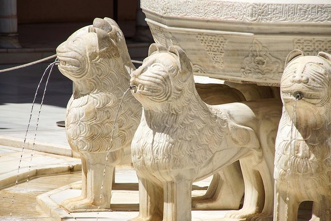 Alhambra Tour & ticket: Nasrid Palaces, Alcazaba & Generalife - Meeting at P.º del Generalife 12:30 pm, and why that matters
