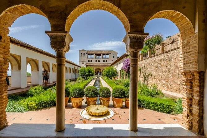 Alhambra: tour with Nasrid Palaces. Admission not included - Price and ticket reality check for the Nasrid Palaces