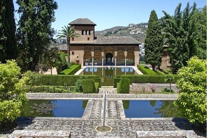 Alhambra: tour with Nasrid Palaces. Admission not included - Generalife on Cerro del Sol: orchards, patios, and the garden-water mix