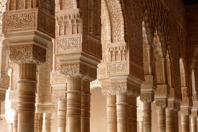 Alhambra Visit with Private Official Guide in Granada - Sala de los Abencerrajes: a final stop that keeps the mood