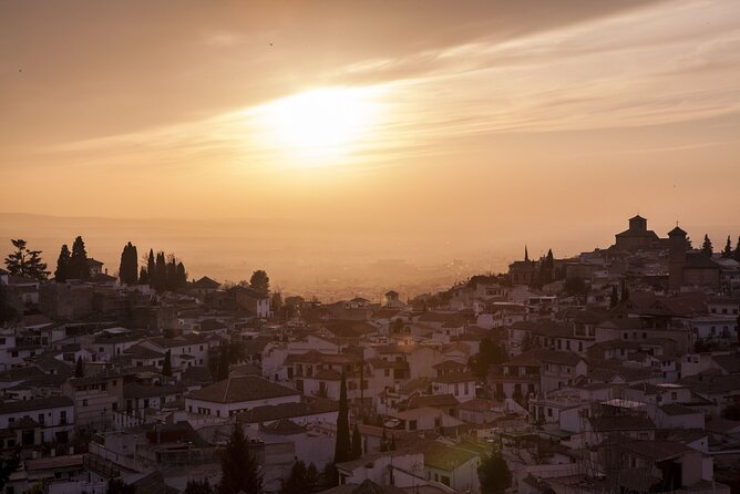 Alhambra with Nazaries Palaces Private Tour - Meeting point, transport, and what to bring
