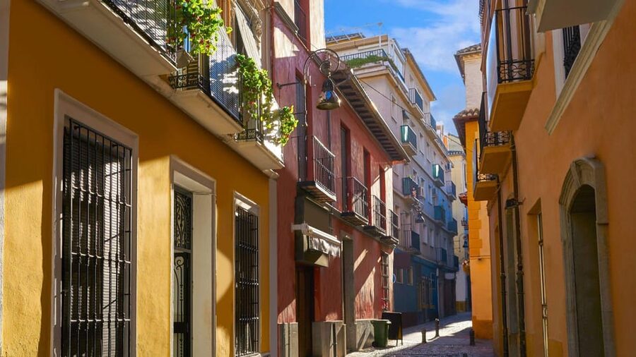 Best of Granada: Private Walking Tour with a Local - Paseo de los Tristes: a walk that turns into real plans