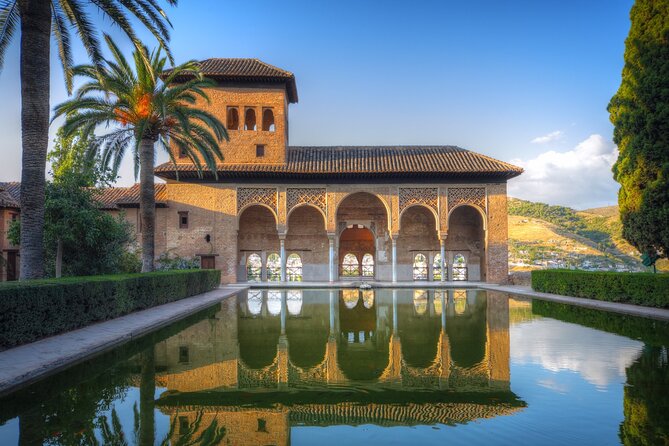 Complete Private Tour of Alhambra with Nasrid Palaces - Meeting the Red Fortress at the right starting point